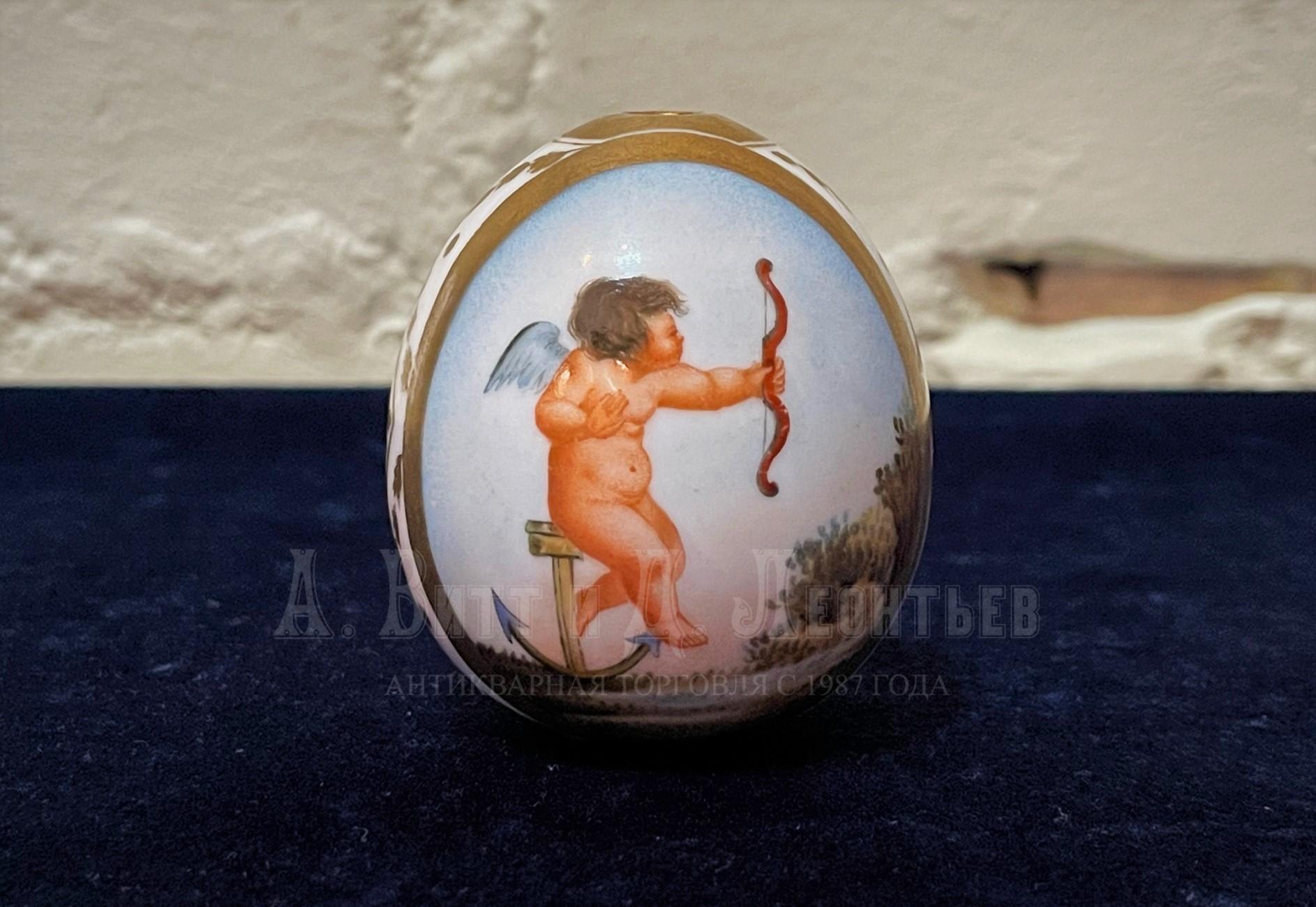 Яйцо русское антикварное пасхальное фарфоровое с ангелом императоское